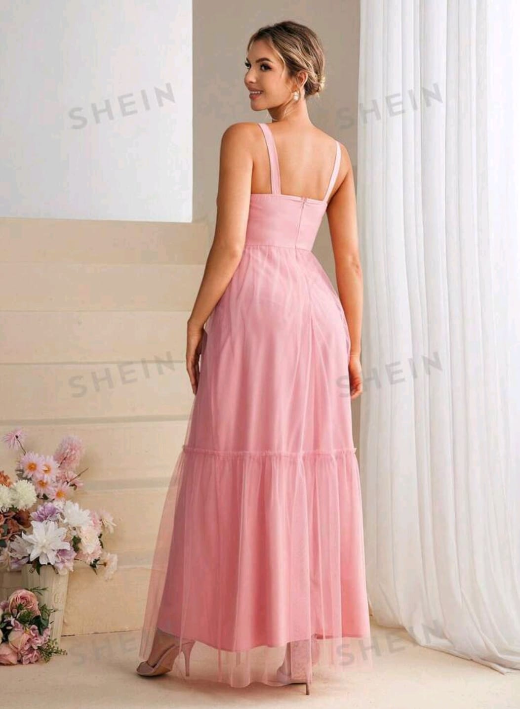 Vestido rosado largo con malla en falda