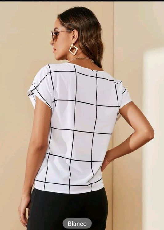 Blusa Blanca con rayas negras