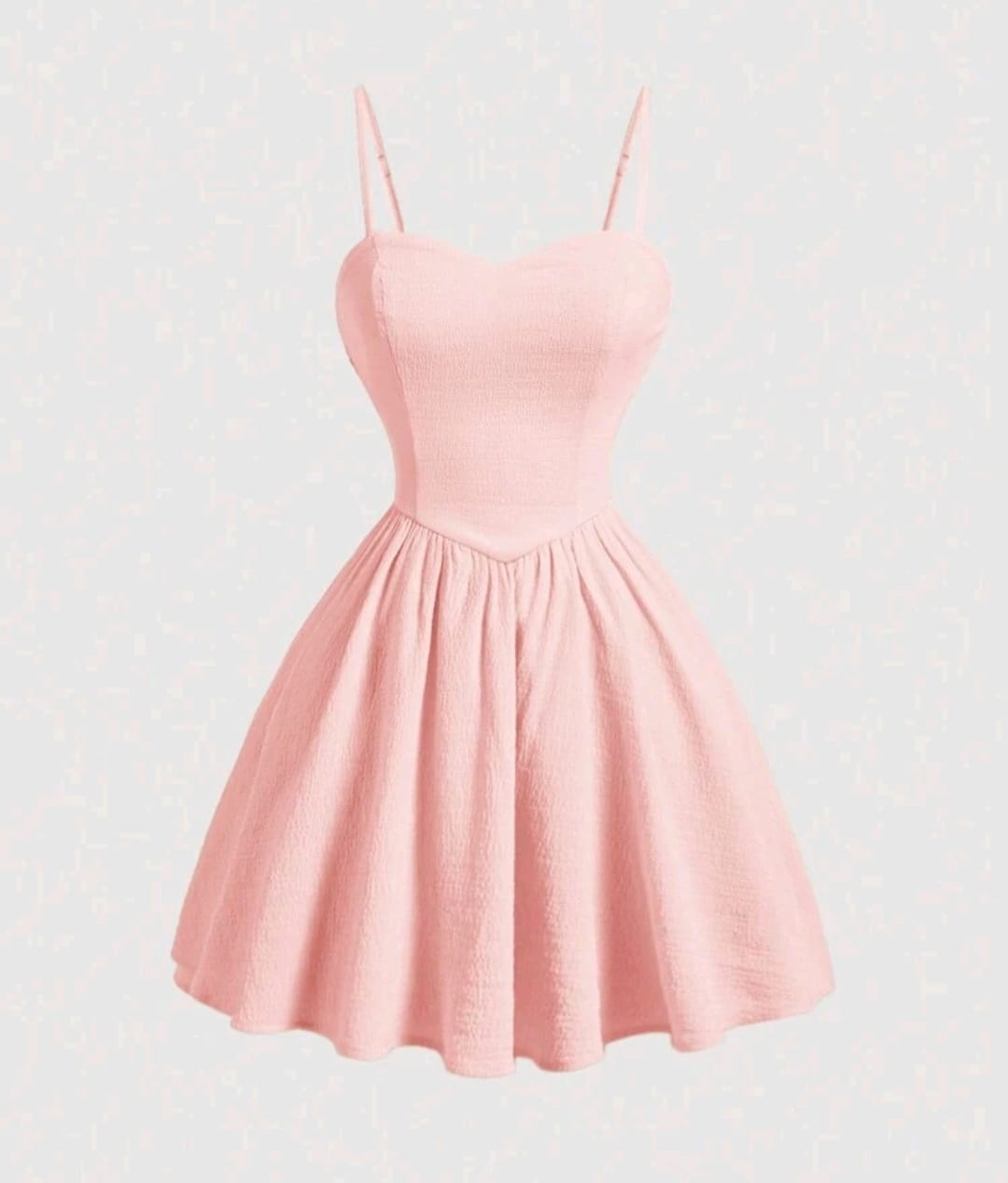 Vestido corto rosa de tirantes con lazo en la cintura de tirantes