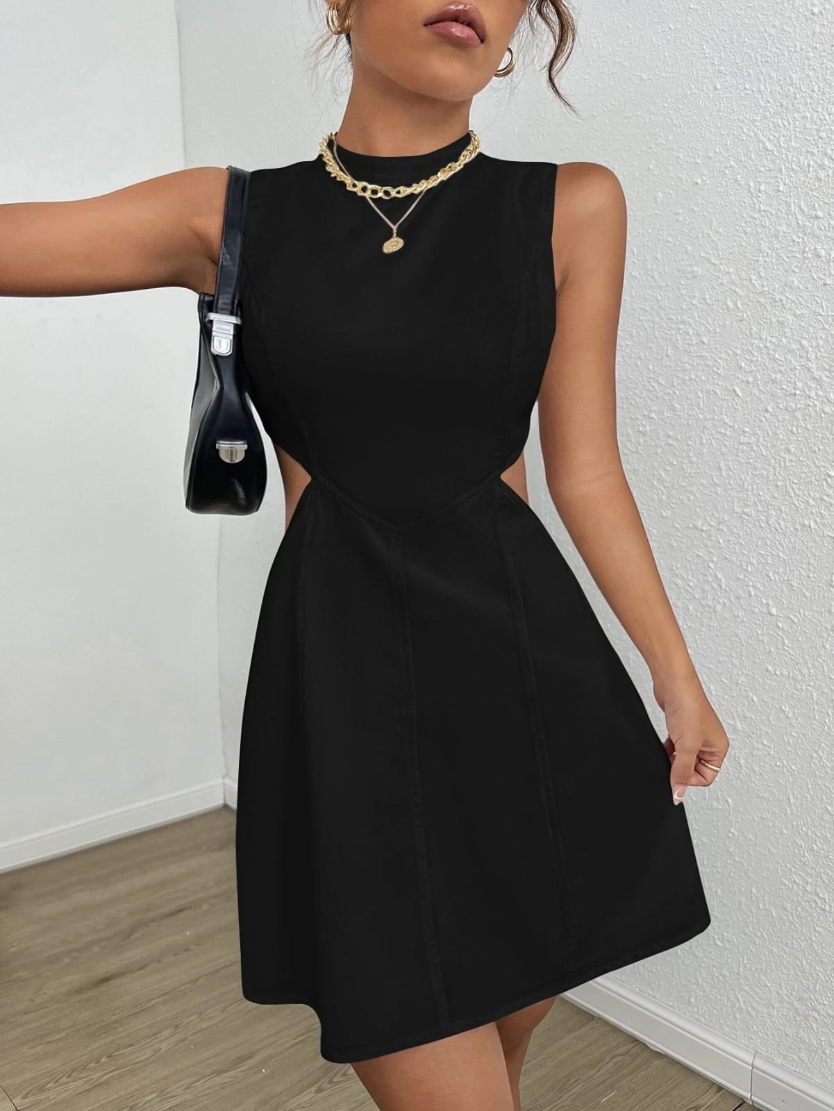 Vestido Negro corto con Abertura en cintura