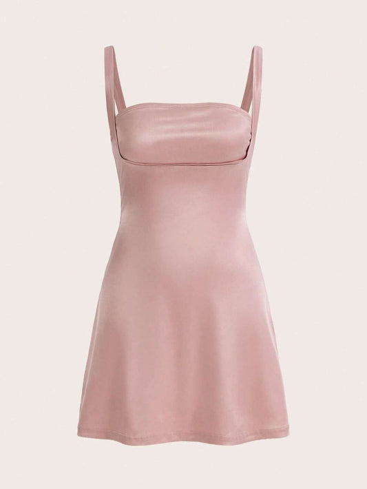 Vestido rosa ajustado en el pecho corto