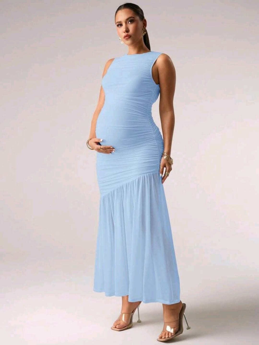Vestido de maternidad celeste sin mangas laro ajustado al cuerpo