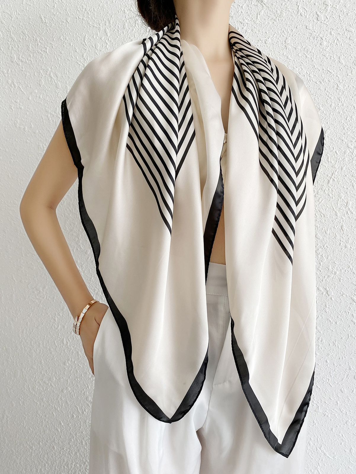 Pañuelo Maxi crema con negro