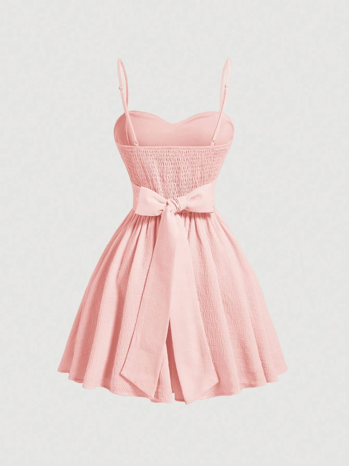 Vestido corto rosa de tirantes con lazo en la cintura de tirantes