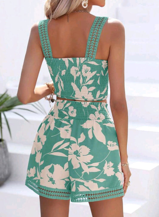 Conjunto print florar color menta con top de tirantes y short