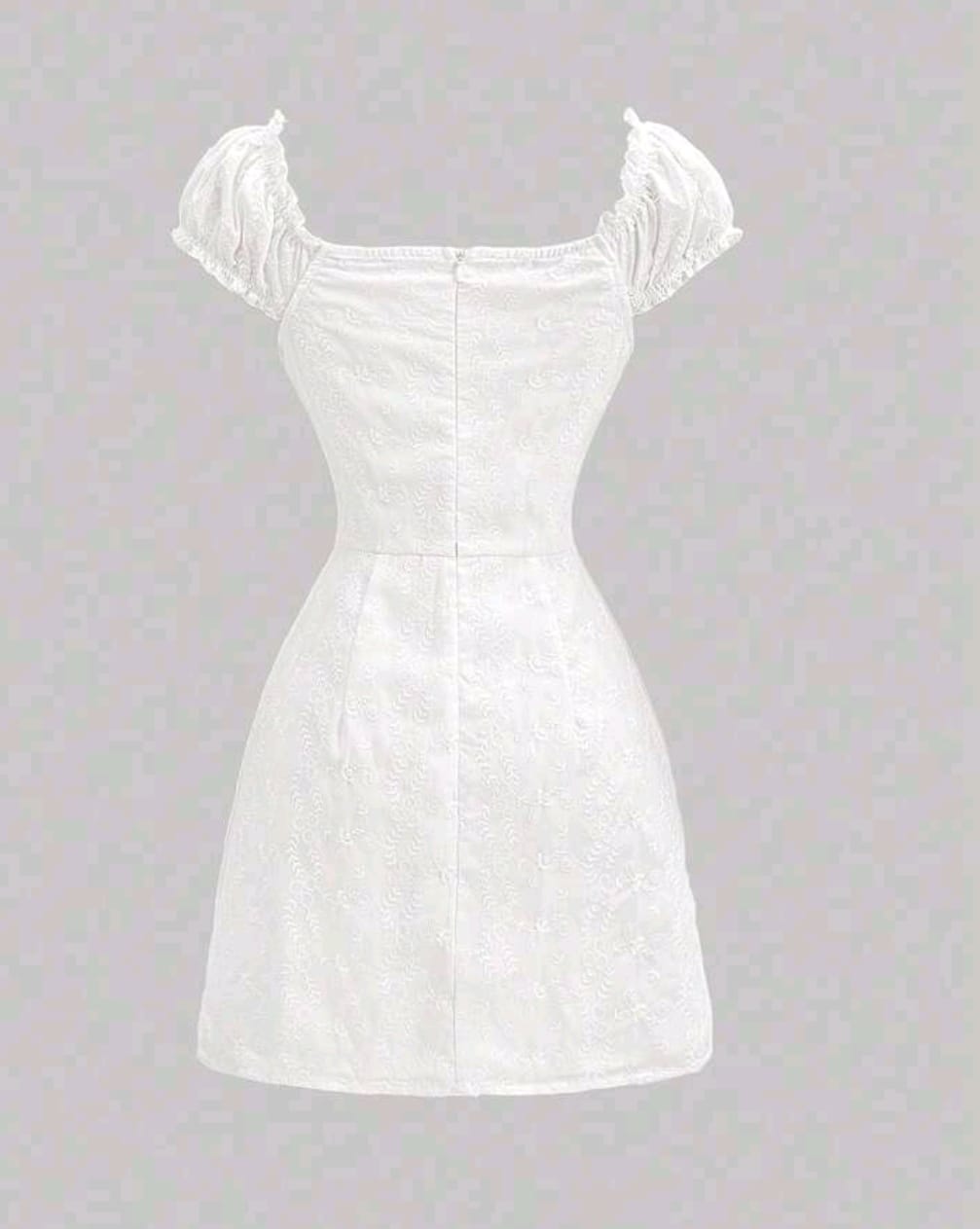 Vestido blanco bordado de estilo vintage con mangas