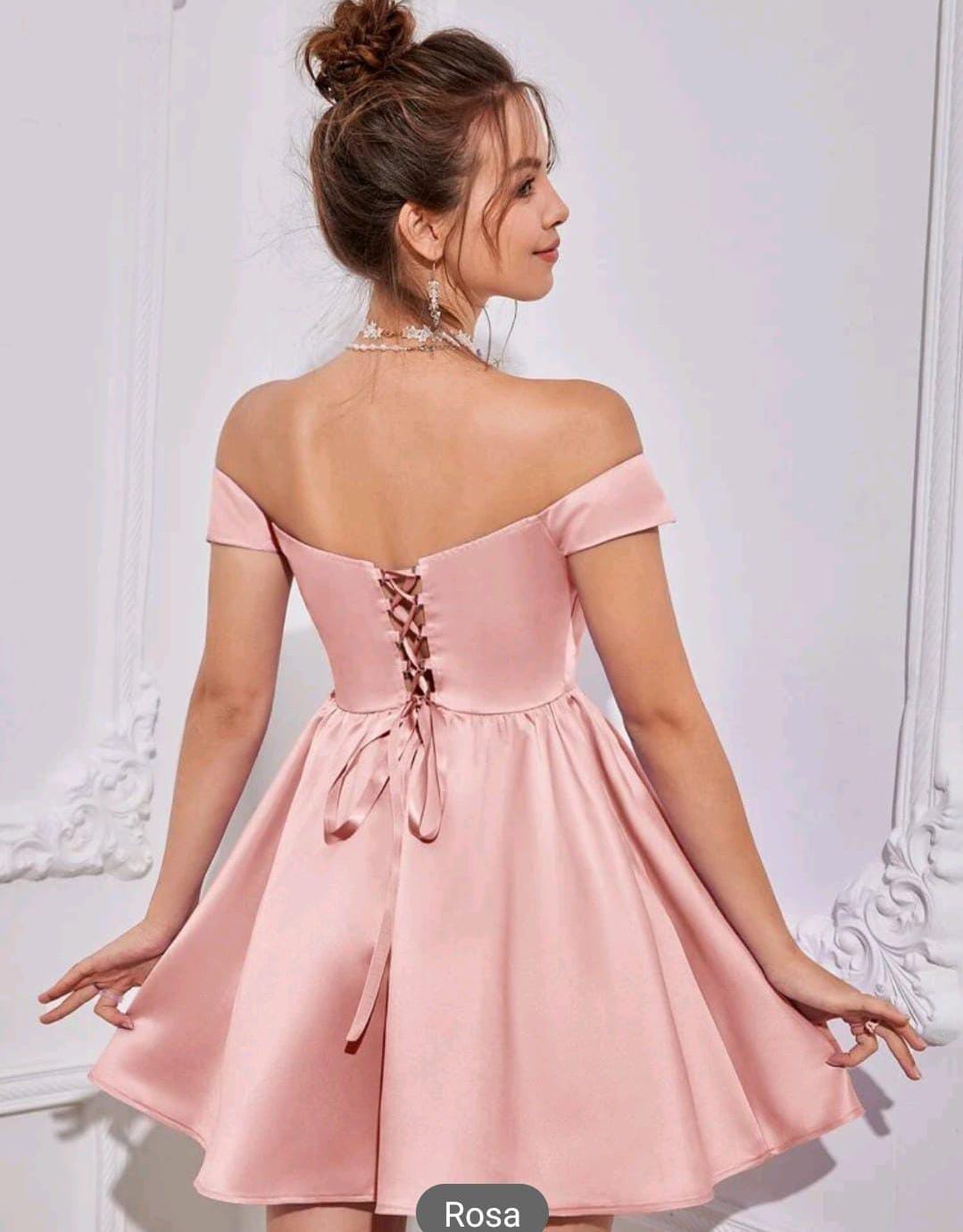 Vestido rosado de corset corto hombros caidos
