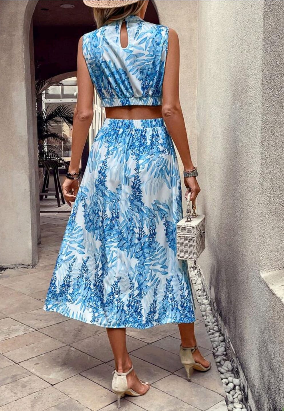 Vestido midi estampado celeste abertura en cintura