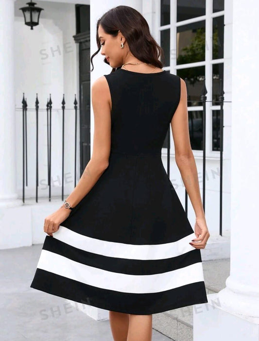 Vestido negro con rayas blancas
