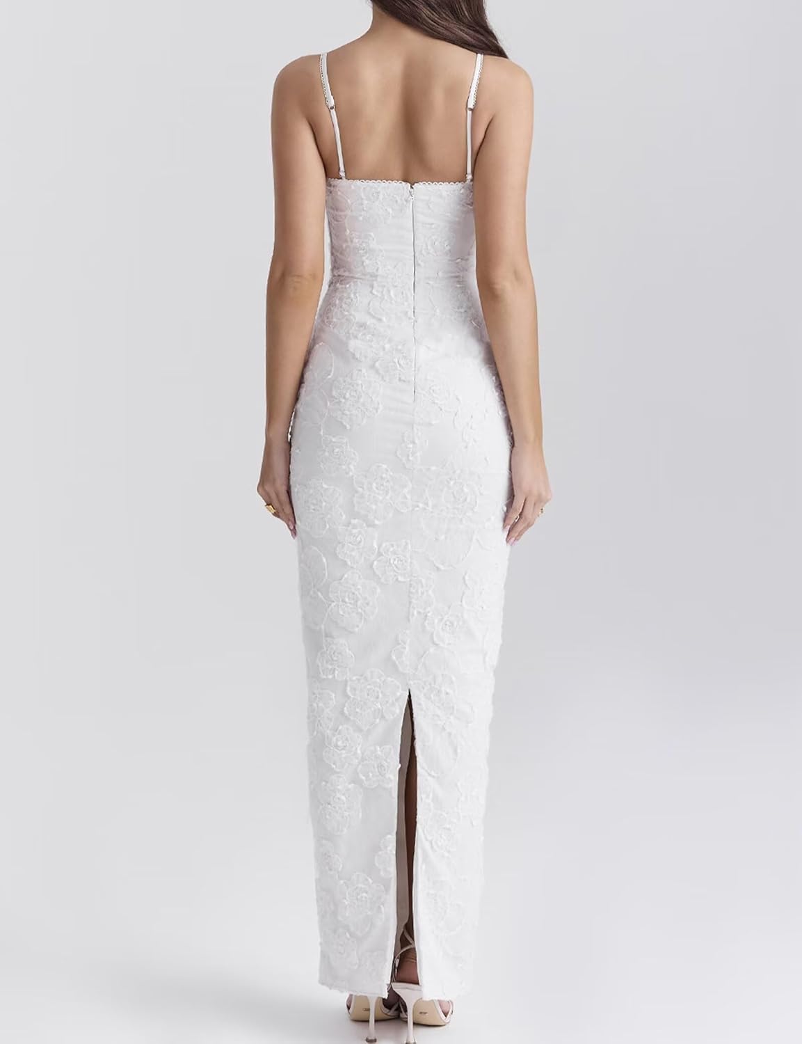 Vestido ajustado con encaje blanco Midi