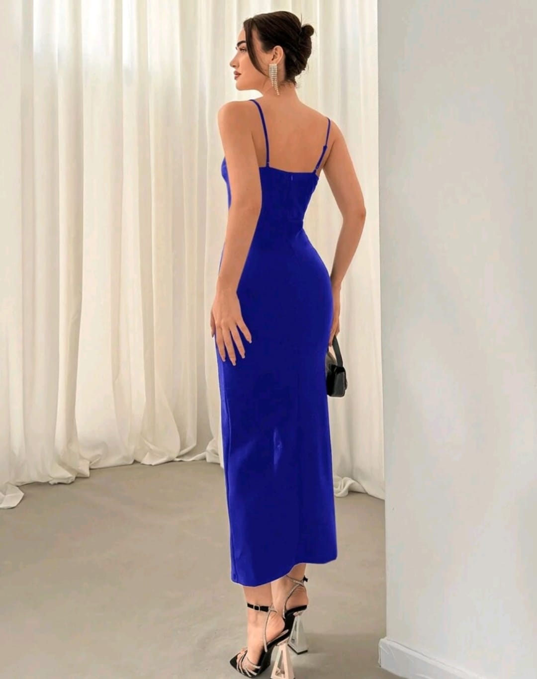 Vestido azul malla en el abdomen midi