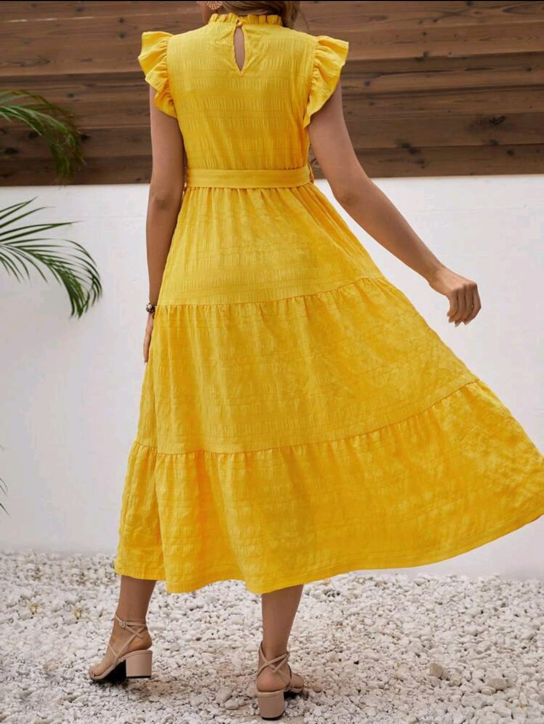 Vestido de maternidad de cuello redondo amarillo