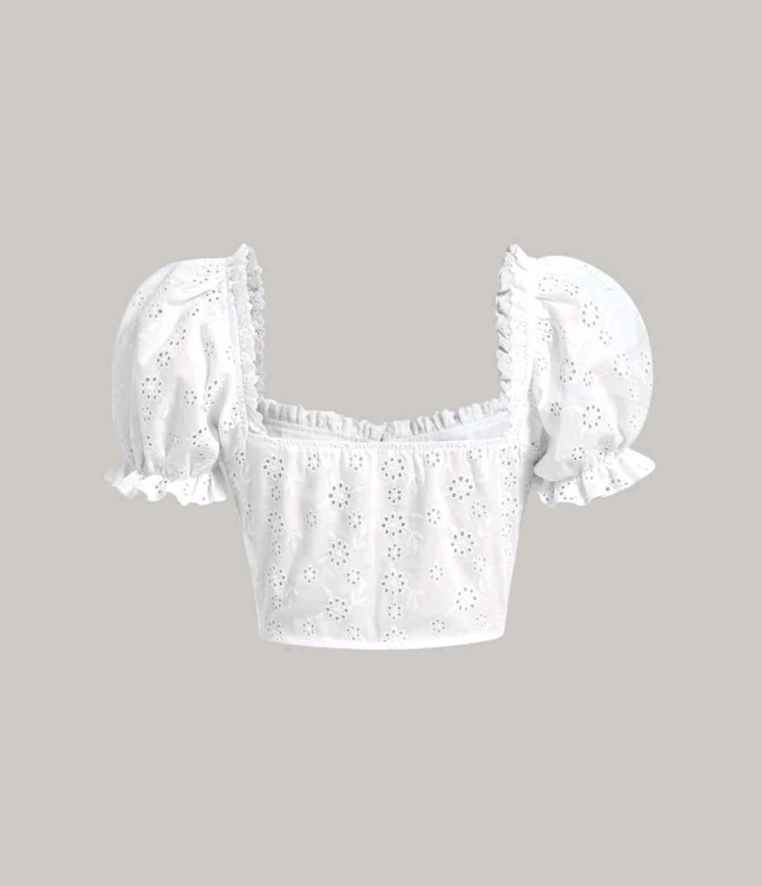 Top blanco estilo vintage con mangas