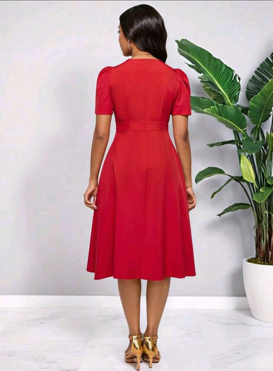 Vestido rojo con mangas y escote en V midi