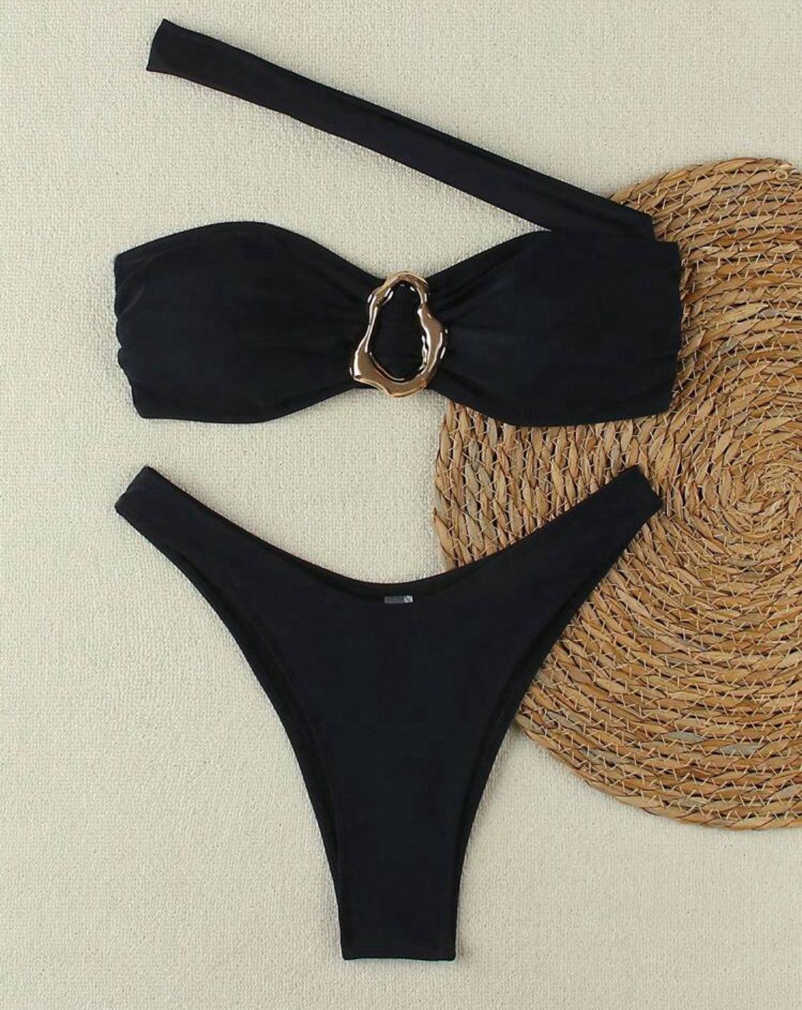 Traje de baño negro dos piezas con detalle metalico dorado