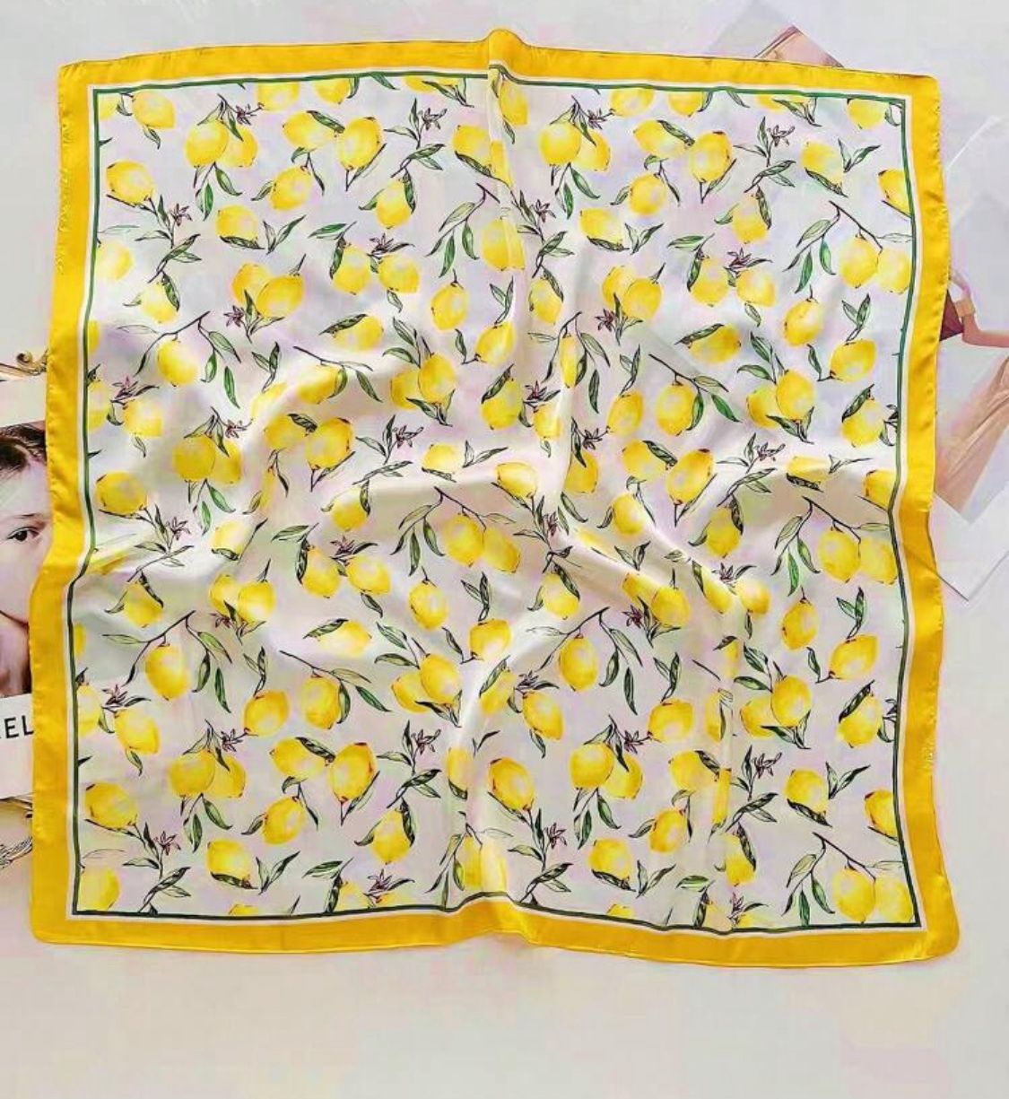 Pañuelo con print de limones