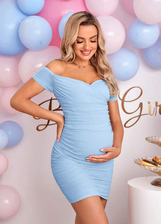 Vestido celeste de maternidad ajustado de hombros descubiertos fruncido de malla corto