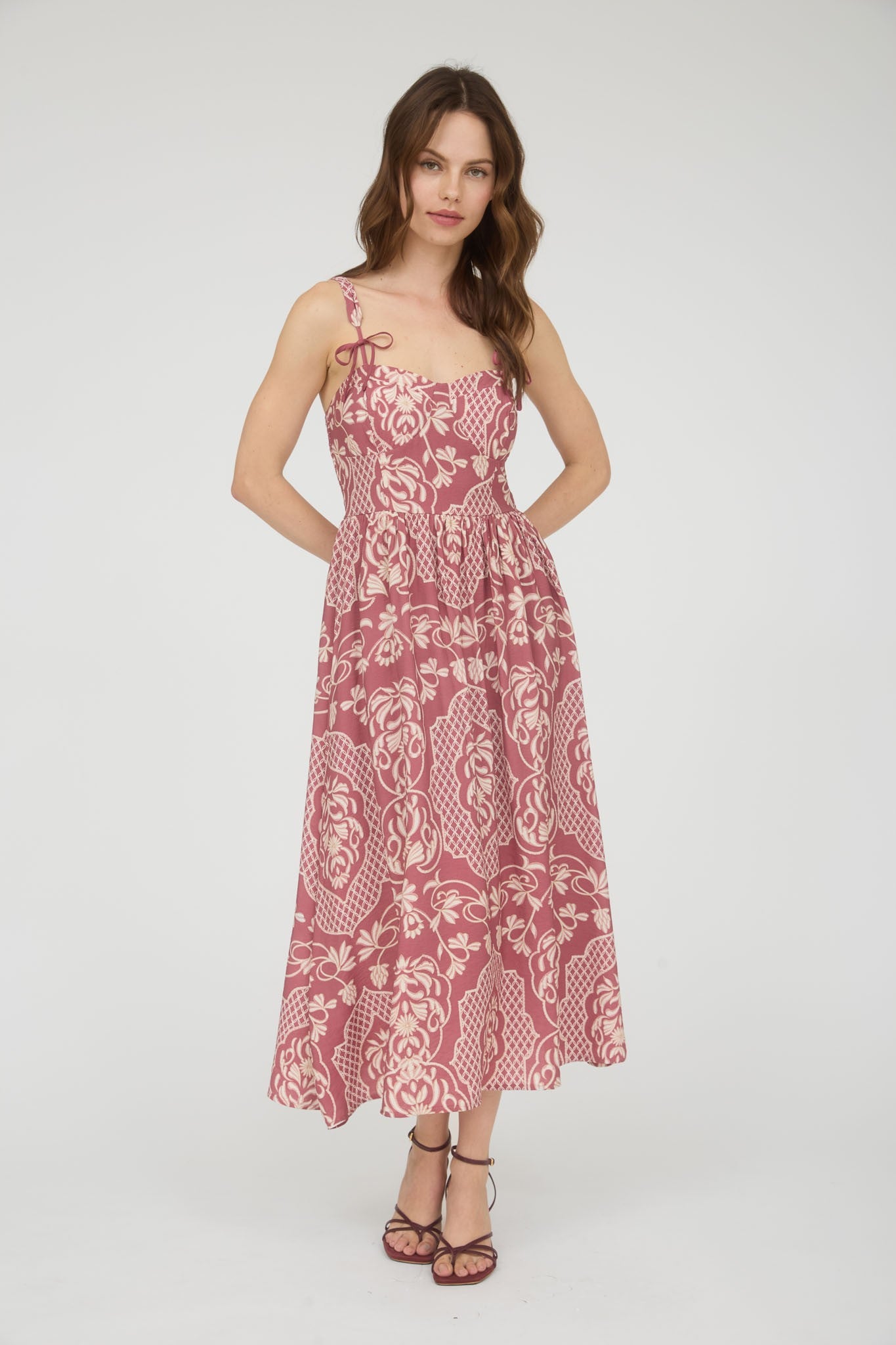 Vestido purpura estampado floral de tirantes