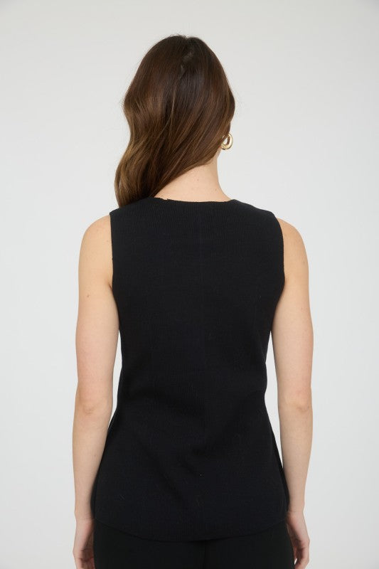 Top negro tipo vest largo de botones