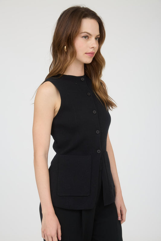 Top negro tipo vest largo de botones