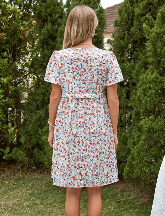 Vestido de lactancia blanco con estampado floral
