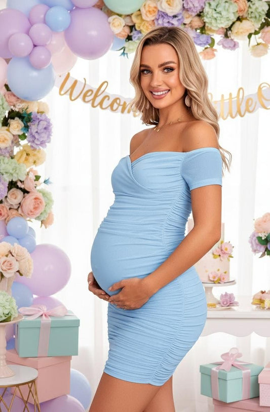 Vestido celeste de maternidad ajustado de hombros descubiertos fruncido de malla corto