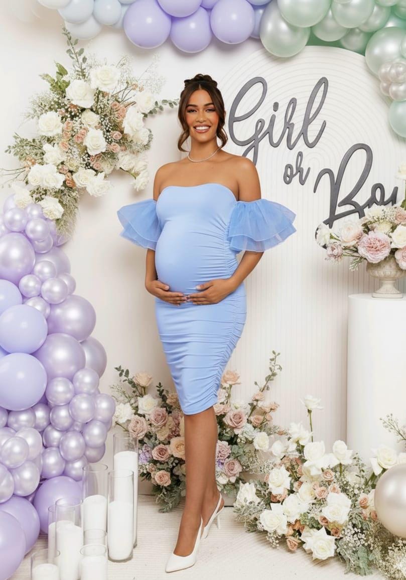 Vestido celeste ajustado con empalmado de malla, hombros descubiertos y fruncido, elegante para ocasiones de fiesta, para embarazadas