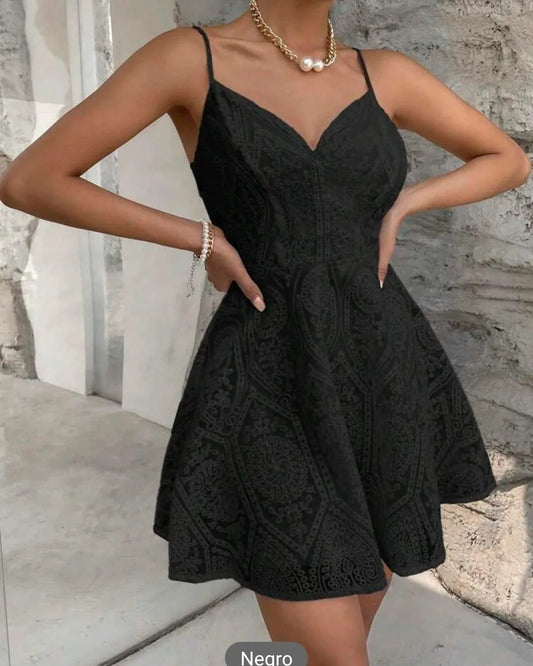 Vestido corto bordado de tirantes negro tela bordada