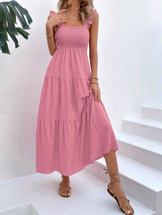 Vestido maxi unicolor bajo con fruncido rosado