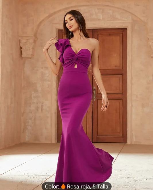 Vestido de noche morado con flor de un hombro