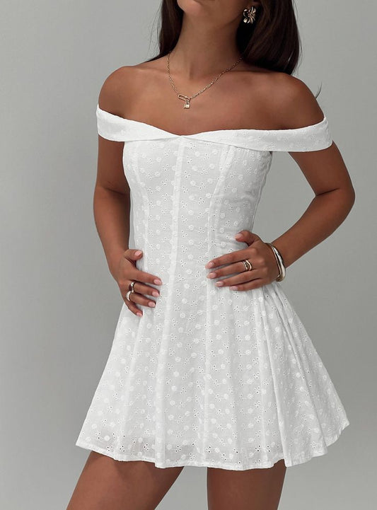 Vestido coquette, old money elegante corto sin hombro