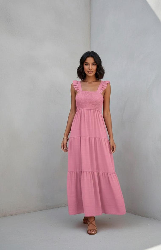 Vestido maxi unicolor bajo con fruncido rosado
