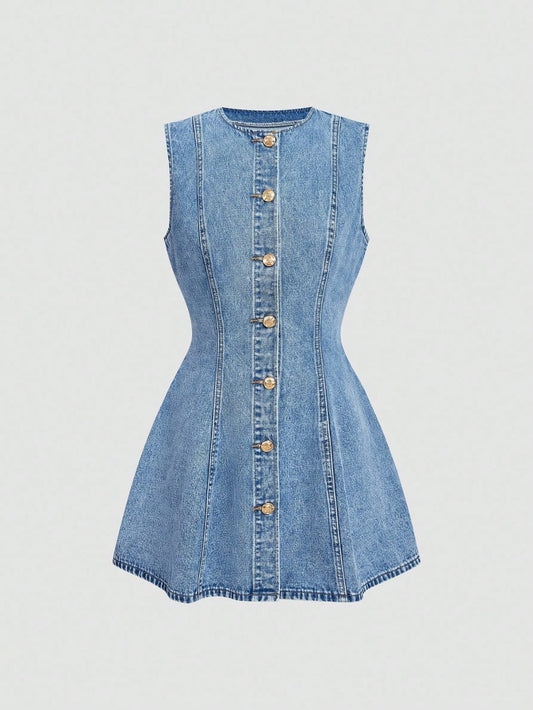Vestido denim ajustado al cuerpo con botones metalicos