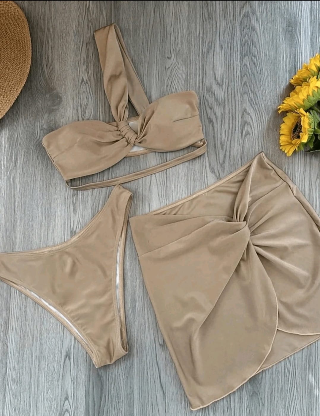 Traje de baño caqui de 3 piezas