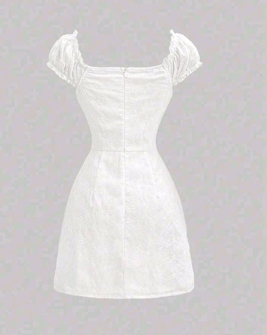 Vestido blanco bordado de estilo vintage con mangas