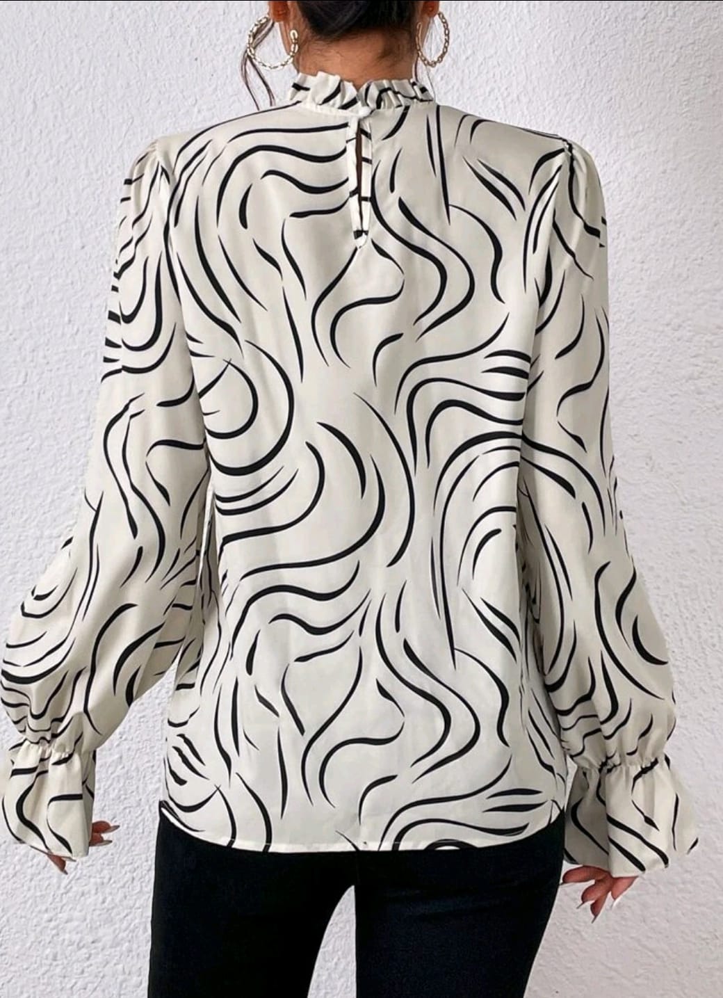 Blusa Blanco con Negro Manga Larga