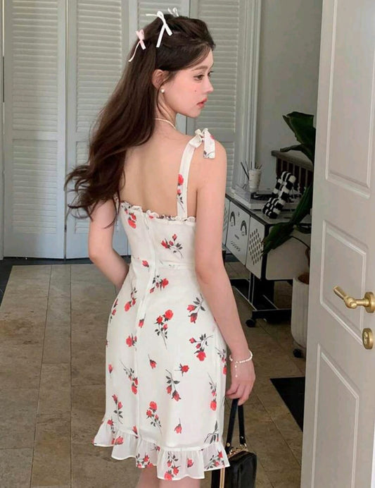 Vestido corto de tirantes con estampado floral blanco