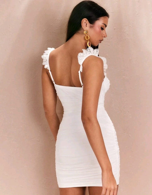 Vestido blanco de tirantes ajustado