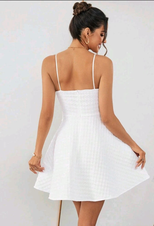 Vestido blanco de tirantes corto