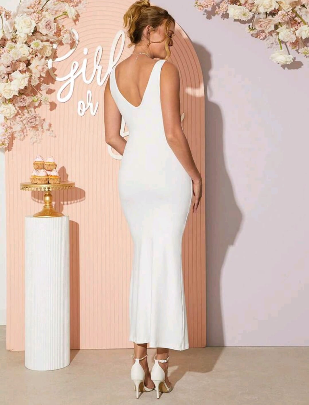 Vestido maternidad blanco midi con escote V