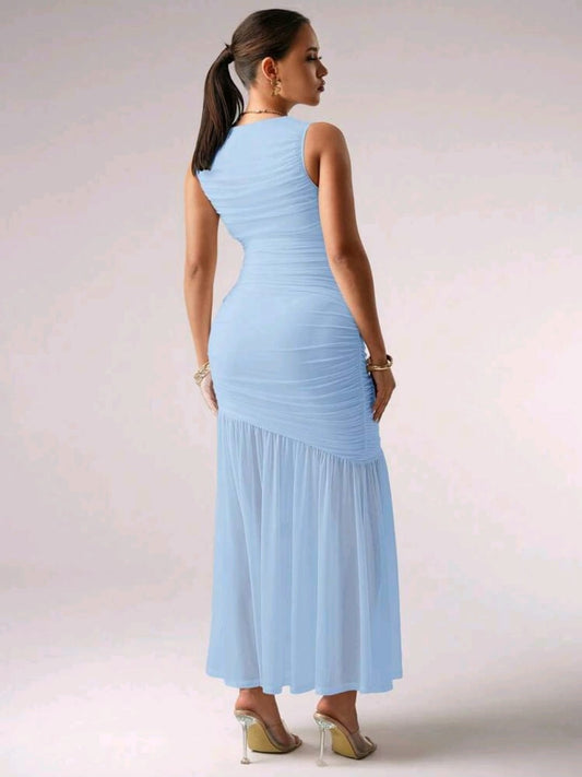 Vestido de maternidad celeste sin mangas laro ajustado al cuerpo