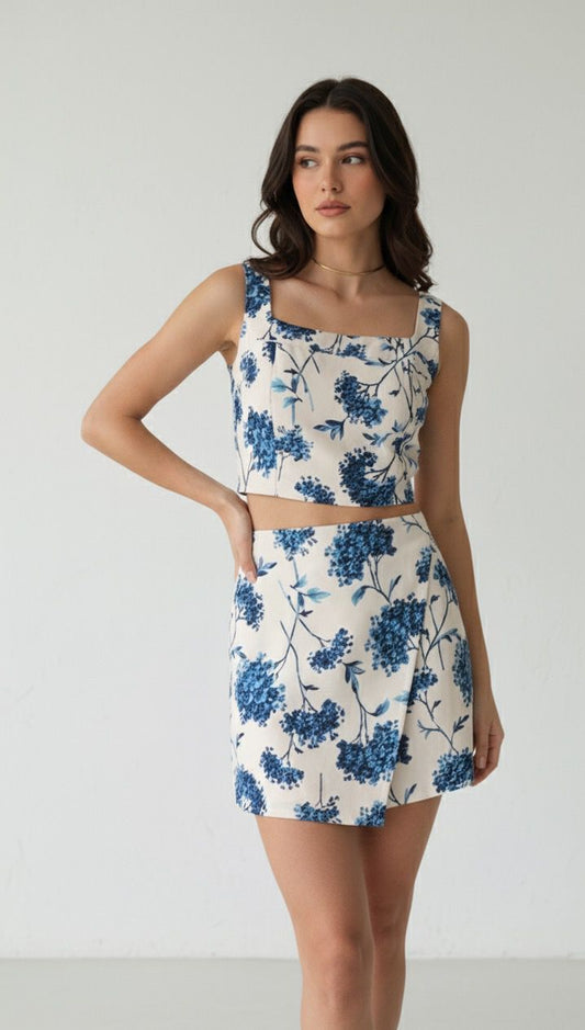 Conjunto para mujer de short falda y top estampado azul para verano