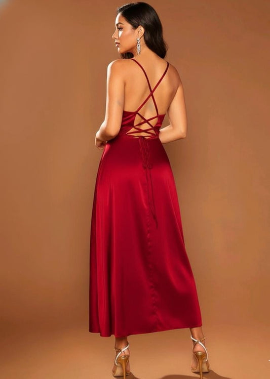 Vestido rojo midi asedado con espalda abierta