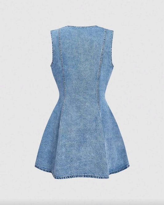 Vestido denim ajustado al cuerpo con botones metalicos
